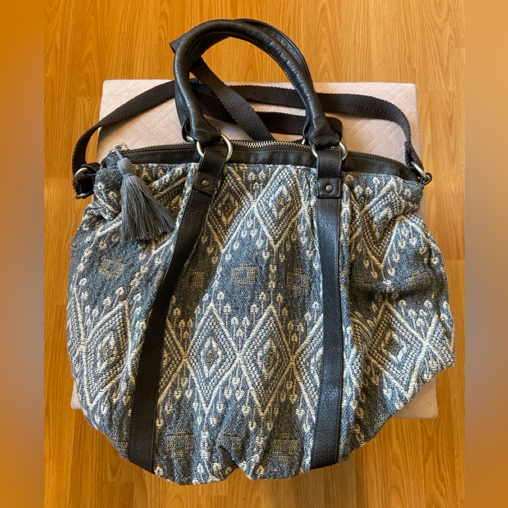 American Eagle cotton blend bag - blue with white & gold design/crotchet…